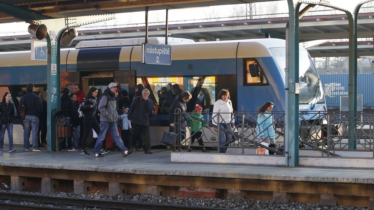 České dráhy loni přepravily meziročně o 30 procent více cestujících